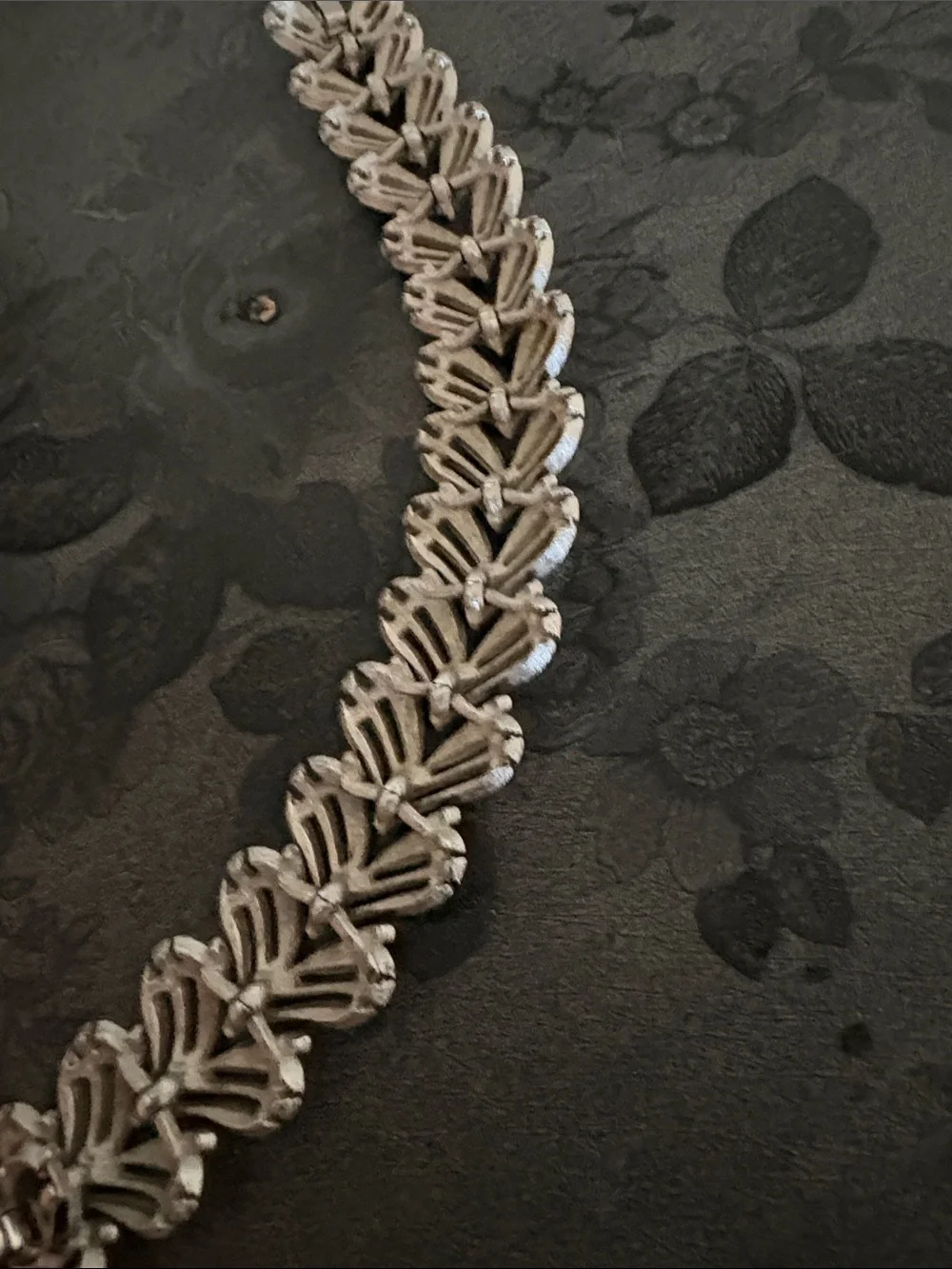 TRIFARI VINTAGE SILVER TEXTURED LEAF LINK 7.5